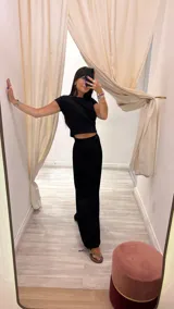 Remera color beige de morley de algodón, básica de manga corta.