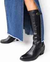 Bota de caña alta negra, realizada en napa Milano con pantorrilla de lycra italiana y detalles en crocco al tono.