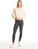 Legging de tiro alto confeccionada en algodón elástico con cintura ancha modeladora. Presenta un calce ajustado y tejido de tacto natural, transpirable y de gran opacidad.