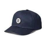 Gorra Roark modelo Nomad, color azul marino, con visera curva y parche circular frontal con logo bordado.