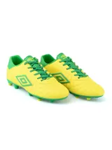 Championes de fútbol Umbro modelo Touch FG, color negro con detalles en turquesa. Presentan el logo de la marca en el lateral y suela con tapones para terreno firme.