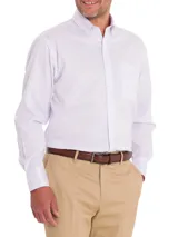 Camisa de manga larga RKF, modelo Cityscape, con estampado de cuadros finos en color lavanda sobre fondo blanco. Presenta cuello americano abotonado, bolsillo frontal con logo bordado y cierre de botones.