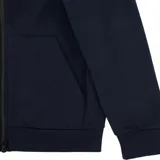 Campera con capucha y cierre frontal, color azul marino. Presenta el logo de la marca en el pecho y el nombre de la marca estampado verticalmente en la manga derecha. Cuenta con bolsillos frontales y cordones ajustables en la capucha.