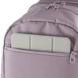 Mochila Puma Buzz color lila con base negra y logo de la marca en relieve. Cuenta con dos compartimentos con cierre, bolsillo frontal con cierre, bolsillos laterales de malla y correas acolchadas ajustables.