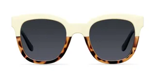Lentes de sol cuadrados con armazón bicolor: parte superior color crema y parte inferior con estampado carey. Lentes polarizados negros con protección UV400.