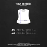 Musculosa color beige con estampado frontal del logo de World Gym en rojo y azul.