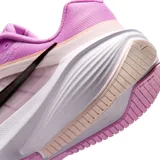 Championes Nike Downshifter 14 para running, color negro con detalles en blanco, con capellada de malla transpirable y suela de goma.