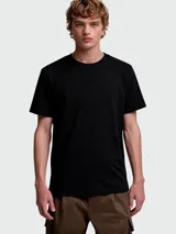 Remera de manga corta color negro, con cuello redondo y logo de la marca bordado en el pecho con detalles de cristales tono sobre tono.