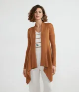 Cardigan de punto color tostado, modelo alargado con abertura total, superficie texturizada y puntas asimétricas.