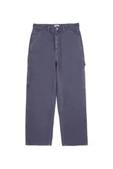 Pantalón estilo carpintero de corte holgado, color azul marino con efecto lavado. Presenta bolsillos laterales funcionales, cierre frontal con botón y costuras reforzadas.