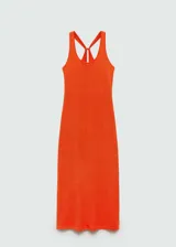 Vestido largo de punto color naranja, con escote redondo, tirantes anchos y diseño entallado.