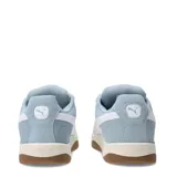 Championes urbanos Puma modelo Park Luna OG, combinan paneles de gamuza en color celeste con base de cuero sintético blanco. Presentan cordones gruesos, entresuela de goma en tono crema y suela de goma color caramelo.