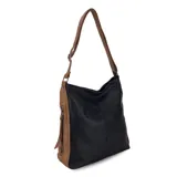 Cartera tipo hobo o de hombro, color beige topo, confeccionada en símil cuero con textura suave. Presenta costuras decorativas en el frente dividiendo el panel en cuatro secciones. Posee dos correas trenzadas para llevar al hombro y cierres laterales decorativos con tiradores de cuero.