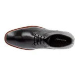 Zapato de vestir formal tipo derby, confeccionado en cuero vacuno con cordones al tono y suela de goma resistente.