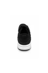 Zapatilla Kiki de mujer, color negro, con diseño tipo Mary Jane, cierre de tira con velcro en el empeine y suela blanca amortiguada.
