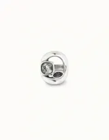 Anillo plateado con dos cristales facetados, uno gris verdoso y otro gris plateado. Diseño ovalado y hecho a mano en España.