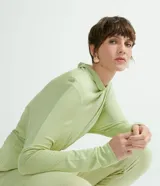 Pantalón saruel color verde menta, de viscosa acanalada con bolsillos laterales, cintura elástica y cordón de ajuste.