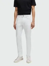 Pantalón de jean blanco, corte slim fit, de algodón elastizado.