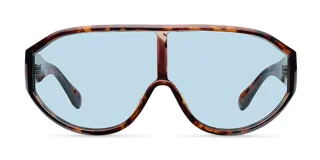 Lentes de sol con diseño envolvente tipo máscara, montura con estampado carey y lentes de color azul claro.