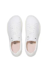 Zapatillas Birkenstock Bend Low Lena de cuero blanco, con plantilla anatómica extraíble de corcho y látex, forro de microfibra transpirable y suela de goma.