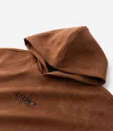 Buzo con capucha de tejido sintético efecto gamuza, color tostado, con bolsillo delantero tipo canguro y bordado frontal con la inscripción Legacy est. 1998.