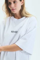 Remerón blanco de jersey de algodón con cuello redondo y mangas cortas. Estampa en delantero y espalda con la palabra 'Athleisure' y el logo de la marca.