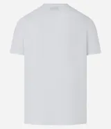 Remera básica de corte slim para hombre, de color blanco, con cuello en V y mangas cortas. Confeccionada en algodón peruano de alta suavidad y resistencia.