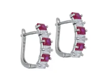 Aros de plata con circonias blancas y fucsia en forma de baguette.