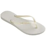 Ojotas Havaianas modelo Slim, color blanco, con tiras finas y suela de goma texturizada.