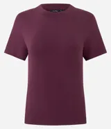 Remera básica de corte ajustado, color rosado, con mangas cortas y cuello redondo. Confeccionada en tejido de ribana lisa.