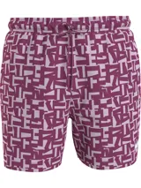 Short de baño morado con estampado geométrico en blanco, cintura elástica con cordón ajustable, bolsillos laterales y trasero, forro de malla y logo de Calvin Klein en el dobladillo.