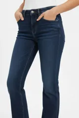 Pantalón de jean blanco de tiro alto, corte oxford y diseño clásico con bolsillos.