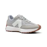 Championes deportivos American Sport modelo Lyra, color gris con detalles en blanco y suela marrón.