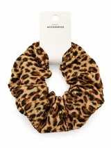 Colero de pelo con diseño fruncido y estampado animal print de leopardo.