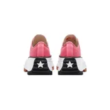 Championes Converse modelo Run Star Hike, de corte bajo, con capellada de lona color fucsia, plataforma blanca y suela dentada bicolor en negro y marrón.
