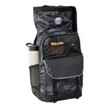 Mochila Rip Curl modelo Dawn Patrol 30L con diseño roll-top, confeccionada en tejido resistente con estampado camuflado en tonos grises y negros. Cuenta con compartimento principal, bolsillo frontal con cierre, correas ajustables en la base y bolsillos laterales de malla.