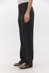 Pantalon de vestir azul marino, de corte recto y tiro alto, con cierre frontal y bolsillos laterales.