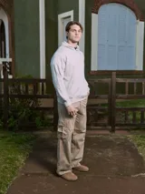 Canguro gris melange con capucha, mangas largas y bolsillo tipo canguro. Estampado en la espalda con la inscripción "Oakwood Nine Zero 90291 LA County".