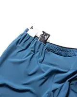 Short de running New Balance modelo RC Essentials, color azul, con cintura elástica y cordón ajustable.
