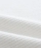 Cardigan abierto de punto color blanco, con mangas largas abullonadas, bolsillos delanteros y diseño alargado.