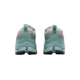 Championes de running On Running modelo Cloudsurfer Trail 2 M, color gris con detalles en verde y suela turquesa con perforaciones y diseño ondulado.