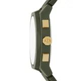 Reloj Armani Exchange color verde oliva con detalles dorados, correa de silicona y movimiento de cuarzo cronógrafo.