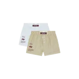 Pack de dos boxers Eme Studios de diseño clásico, uno de color blanco liso y otro con rayas verticales en tonos beige y verde militar. Ambos cuentan con cintura elástica con etiqueta bordada de la marca, cierre frontal con botones y estampa tipográfica decorativa en el lateral inferior.