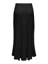 Falda larga de encaje color negro, de diseño fluido con paneles y silueta acampanada.