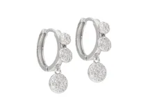 Aros de argolla en plata 925 con diseño colgante compuesto por tres círculos decorados con circonias brillantes.