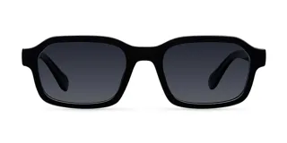 Lentes de sol con montura cuadrada de acetato negro y lentes polarizadas oscuras.
