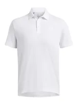 Remera tipo polo Under Armour de manga corta, confeccionada en tejido de punto jersey grueso y suave. Presenta cuello clásico, tapeta con botones y bajo con aberturas laterales. Incluye el logo de la marca bordado en el pecho.