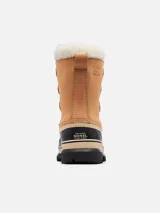 Bota de nieve Sorel modelo Caribou, con diseño impermeable de caña media. Presenta una parte superior de nubuck color tostado con cordones negros, base de goma vulcanizada negra y borde de pelo sintético en la parte superior.