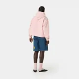 Hoodie de corte oversize color rosado con capucha, manga larga y estampa frontal del logo de la marca en tono marrón.