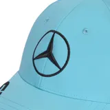 Gorra Adidas de la colección Mercedes AMG Petronas F1, modelo George Russell, en color celeste con el logo de Mercedes bordado en negro en el frente y las tres rayas de Adidas en la visera.